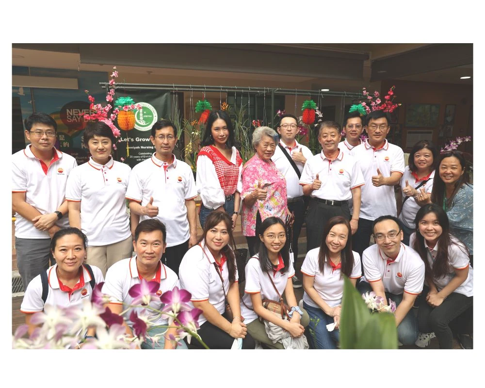 SWA and PetroChina volunteers distributing gifts to seniors during Chinese New Year 2023